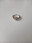 white wheel ring